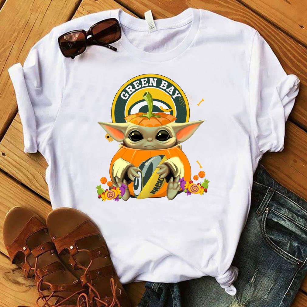 Baby Yoda hug Green Bay Packers t-shirt