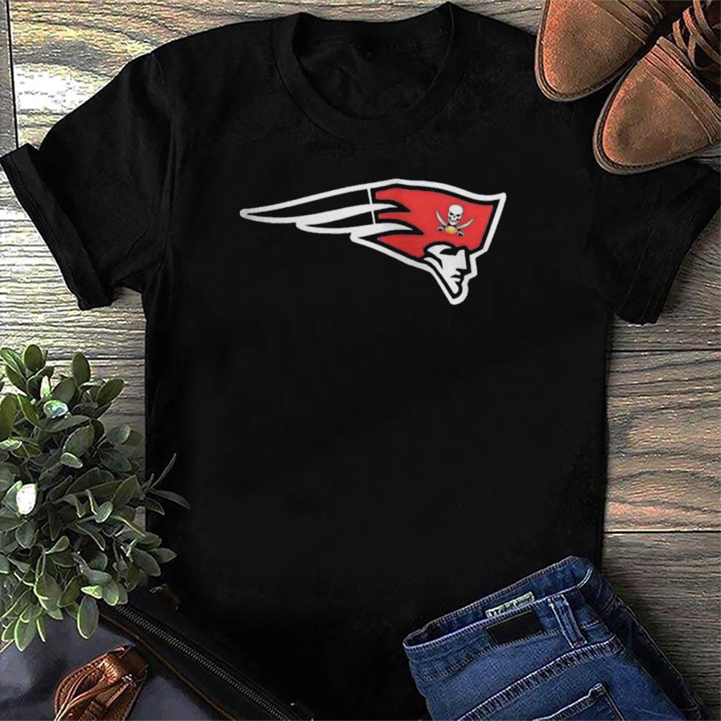 Half patriots half Buccaneers shirt, hoodie, sweater and v-neck t-shirt